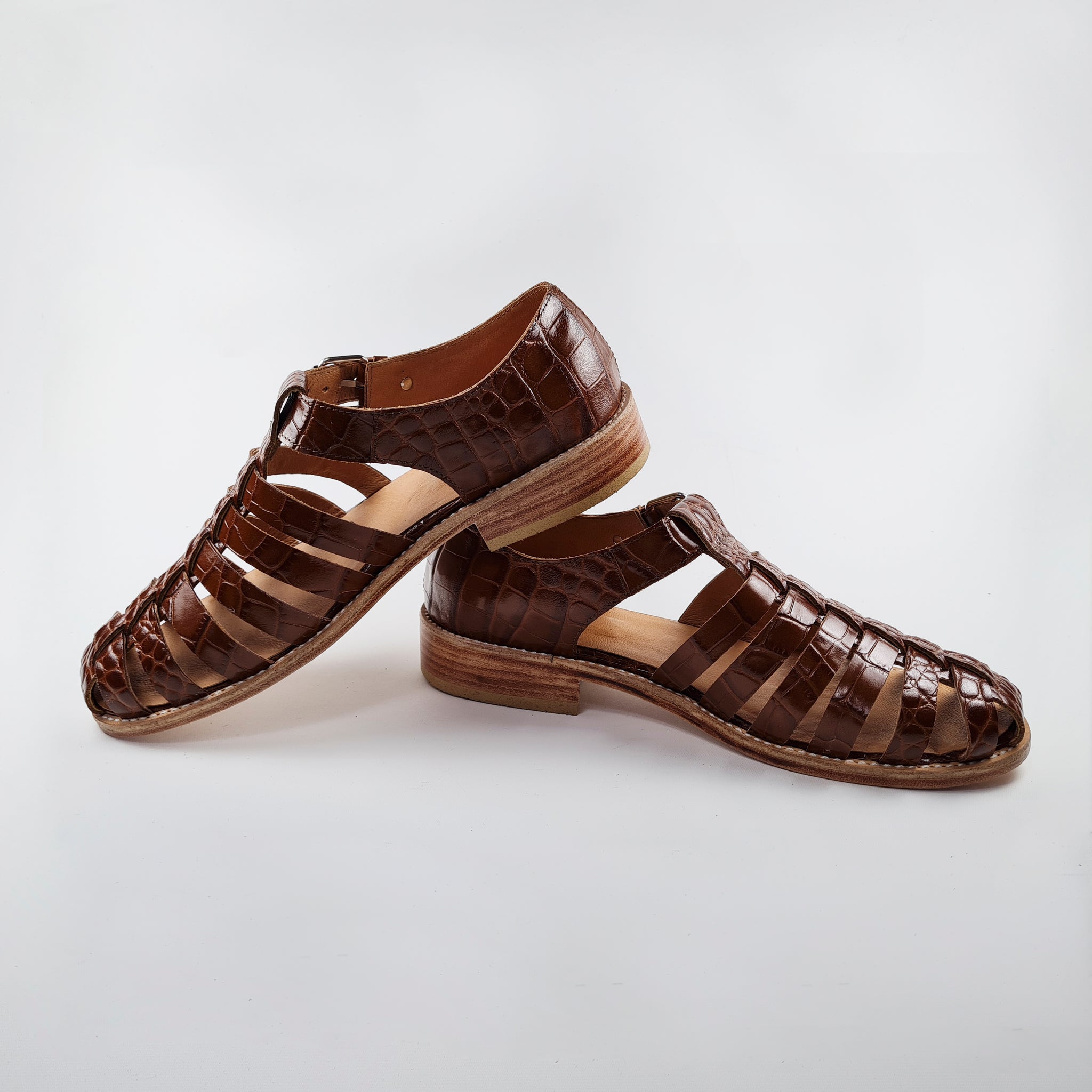 Handmade leather Fisherman sandals in brown colour – daz studio
